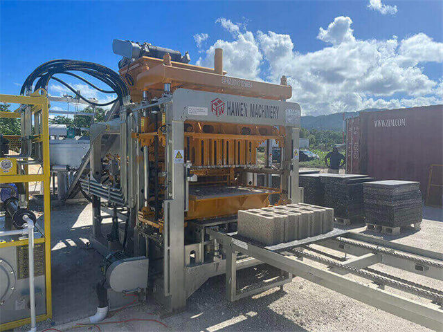 Concrete Block Molding Machine