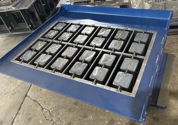 12pcs hollow block.jpg